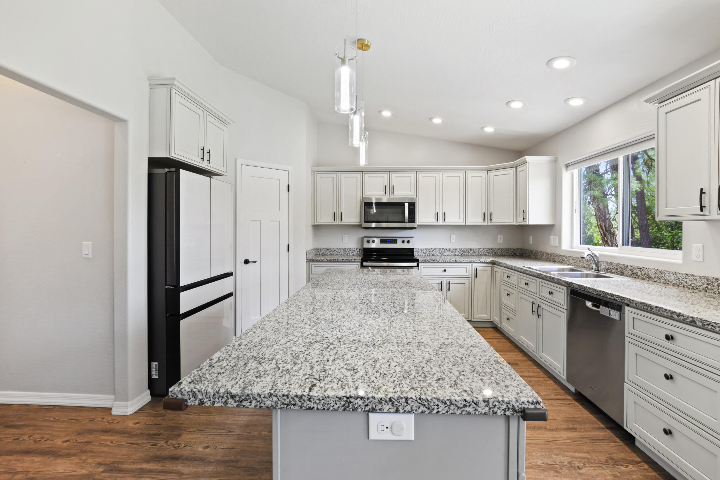 Payson, Arizona, 85541, United States, 4 Bedrooms Bedrooms, ,3 BathroomsBathrooms,Residential,For Sale,1821332