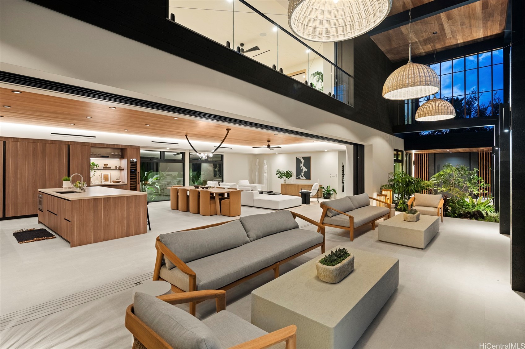 Honolulu, Hawaii, 96816, United States, 5 Bedrooms Bedrooms, ,6 BathroomsBathrooms,Residential,For Sale,1989143