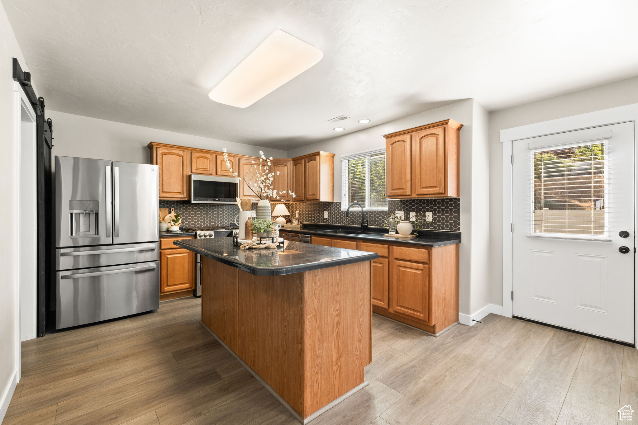 Saratoga Springs, Utah, 84045, United States, 4 Bedrooms Bedrooms, ,3 BathroomsBathrooms,Residential,For Sale,1906604