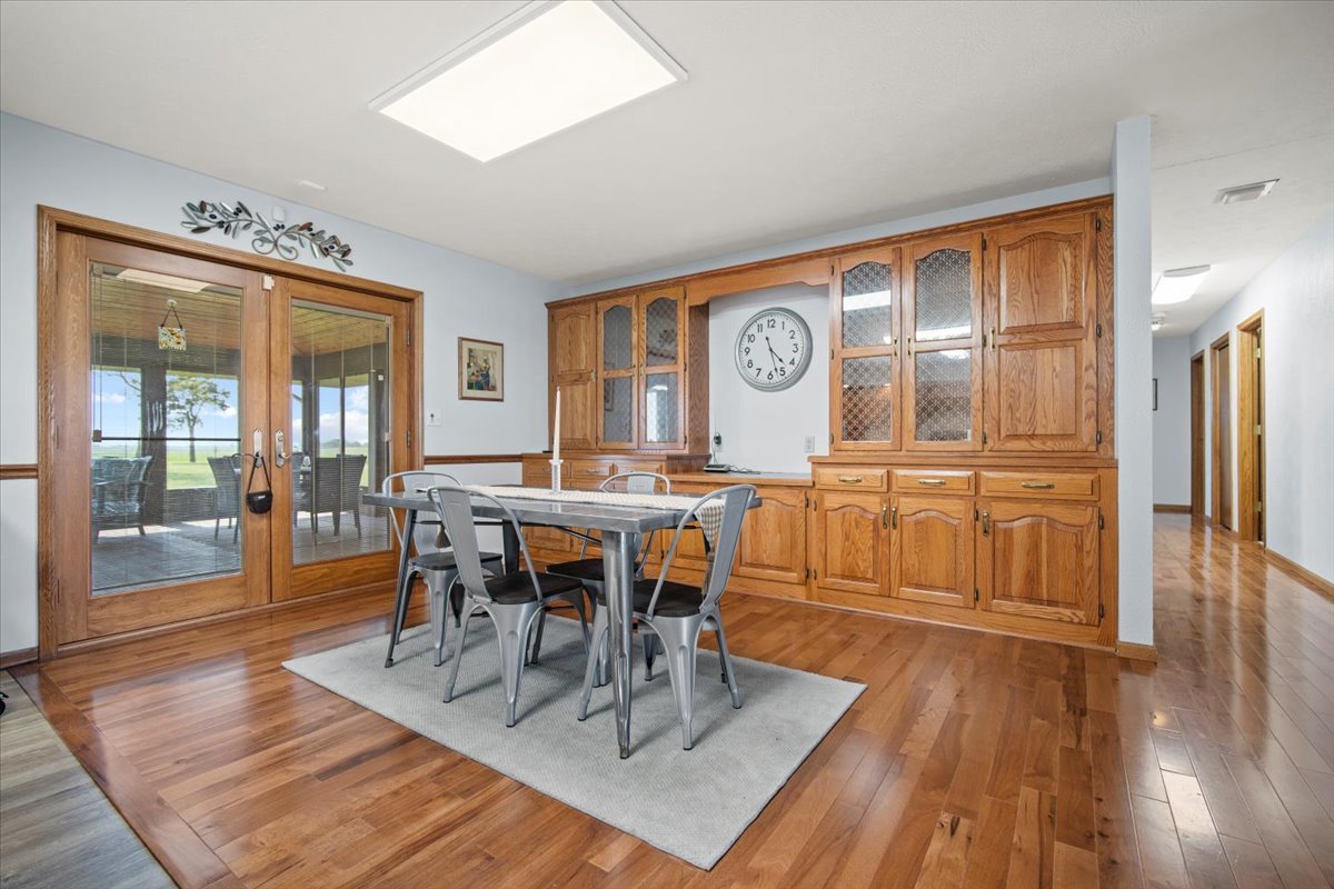Saunemin, Illinois, 61769, United States, 4 Bedrooms Bedrooms, ,4 BathroomsBathrooms,Residential,For Sale,1958383
