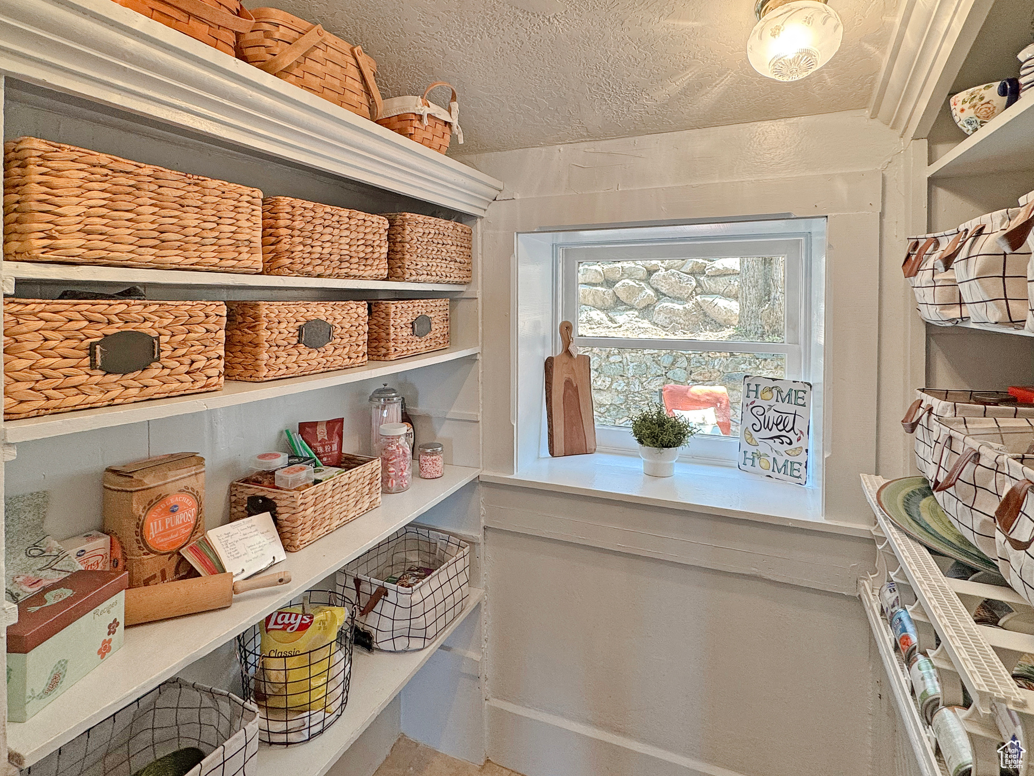 Farmington, Utah, 84025, United States, 4 Bedrooms Bedrooms, ,2 BathroomsBathrooms,Residential,For Sale,1866818