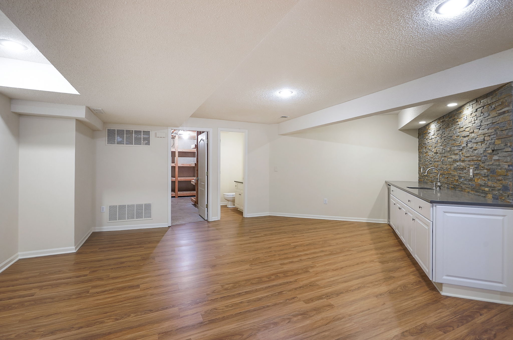  15223 Woodson Lane, Overland Park, KS 66223 - 物件實景