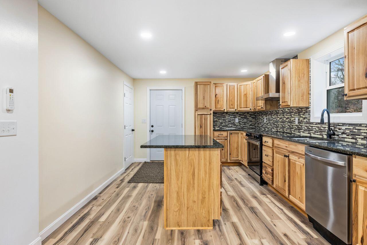 Casco, Maine, 04015, United States, 3 Bedrooms Bedrooms, ,5 BathroomsBathrooms,Residential,For Sale,2001972