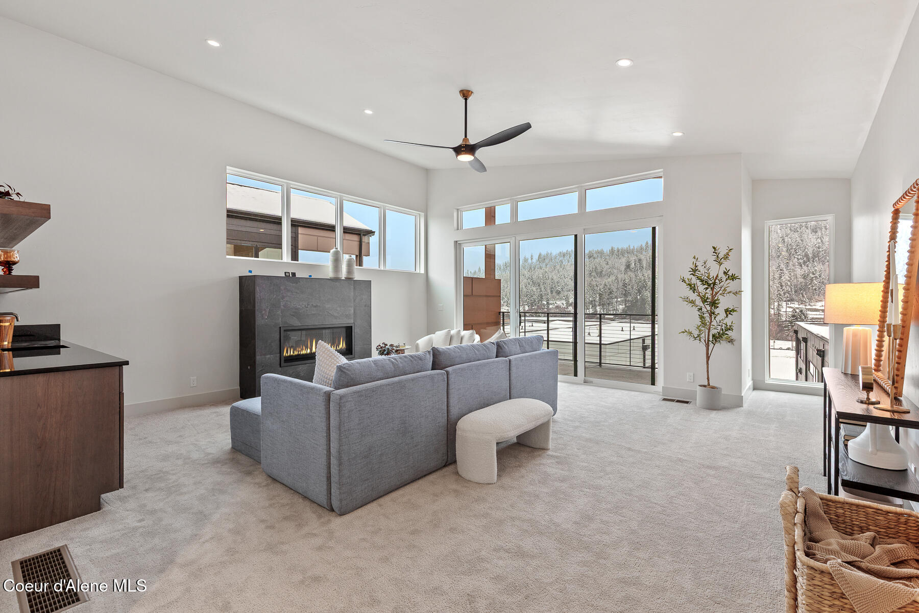 Coeur d'Alene, Idaho, 83814, United States, 3 Bedrooms Bedrooms, ,4 BathroomsBathrooms,Residential,For Sale,2002560