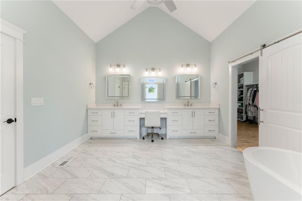 Murrayville, Georgia, 30564, United States, 4 Bedrooms Bedrooms, ,5 BathroomsBathrooms,Residential,For Sale,2039940