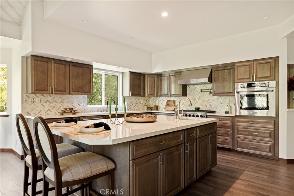 Lake Arrowhead, California, 92352, United States, 4 Bedrooms Bedrooms, ,5 BathroomsBathrooms,Residential,For Sale,1989465