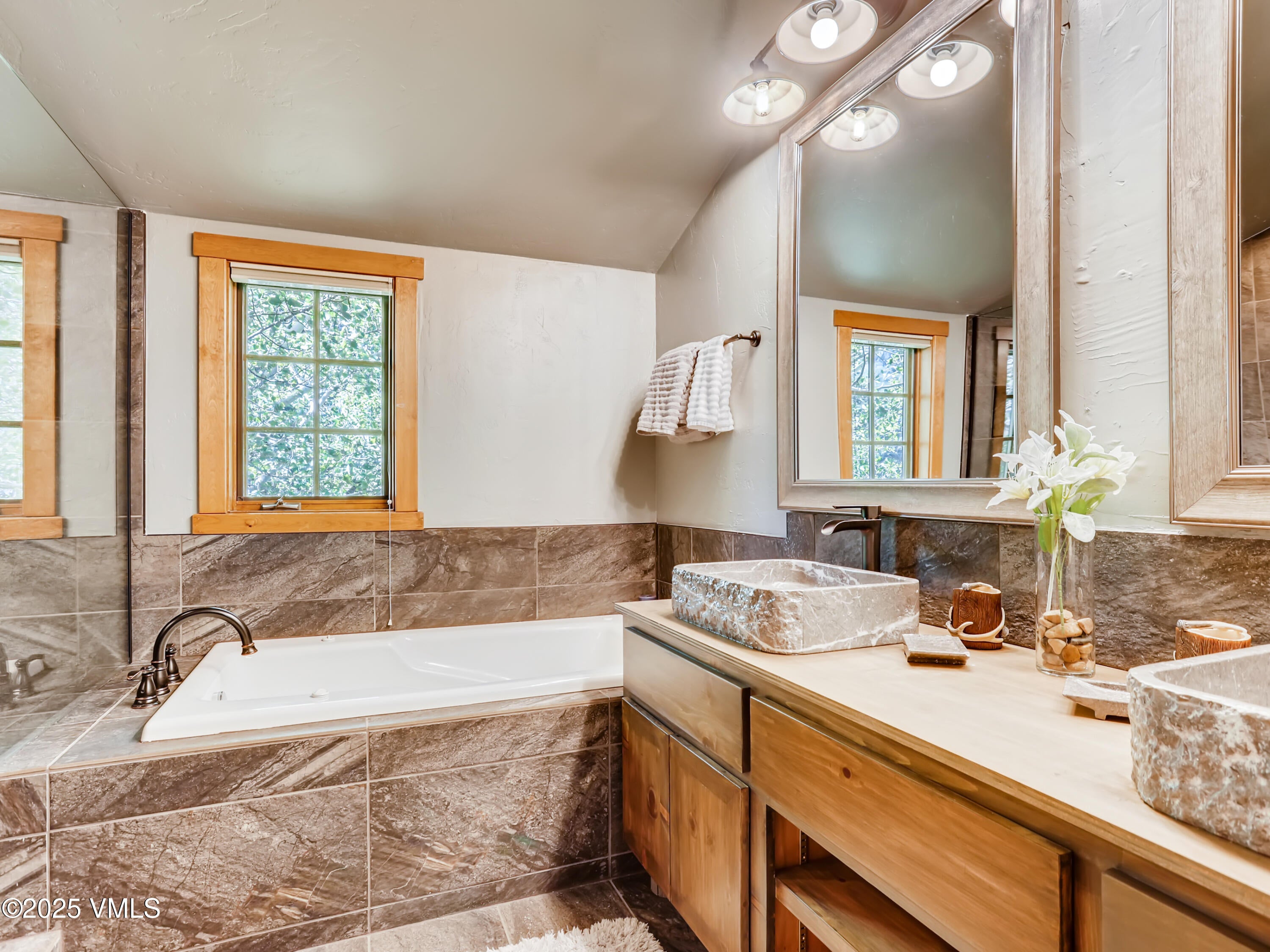 Edwards, Colorado, 81632, United States, 5 Bedrooms Bedrooms, ,5 BathroomsBathrooms,Residential,For Sale,1976185