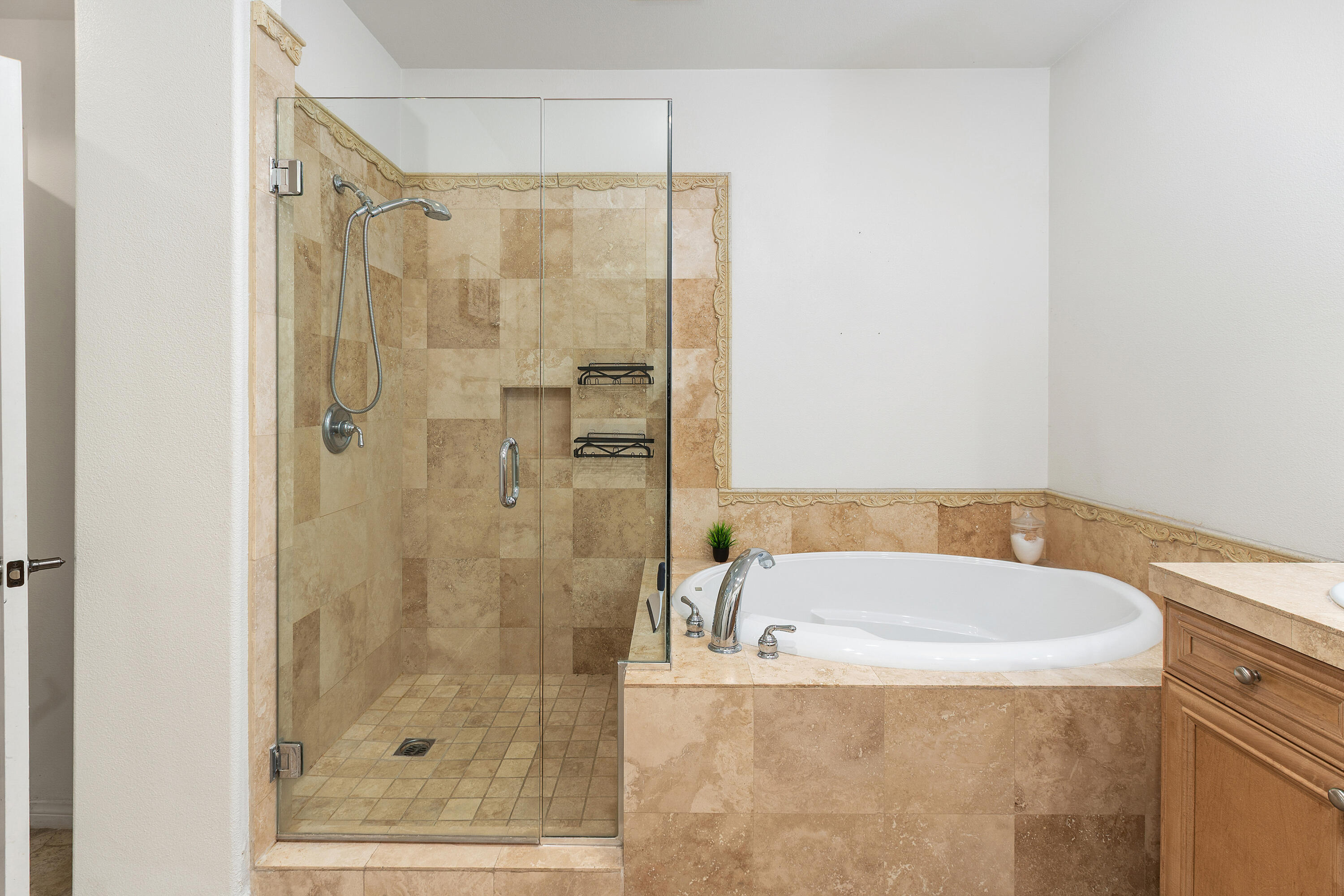 Palm Desert, California, 92260, United States, 2 Bedrooms Bedrooms, ,2 BathroomsBathrooms,Residential,For Sale,1891148
