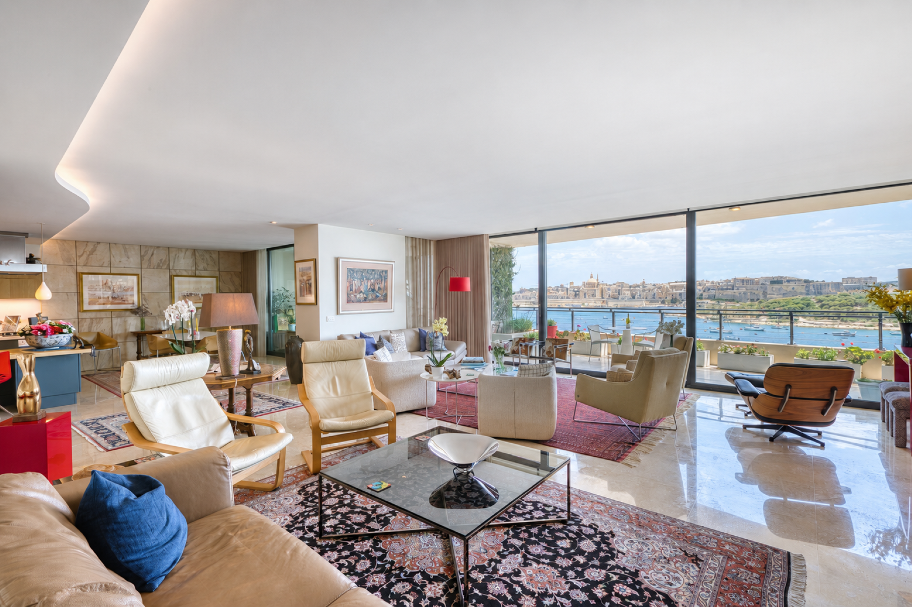  One of a Kind Waterfront Apartment with Exceptional Views - 物件實景