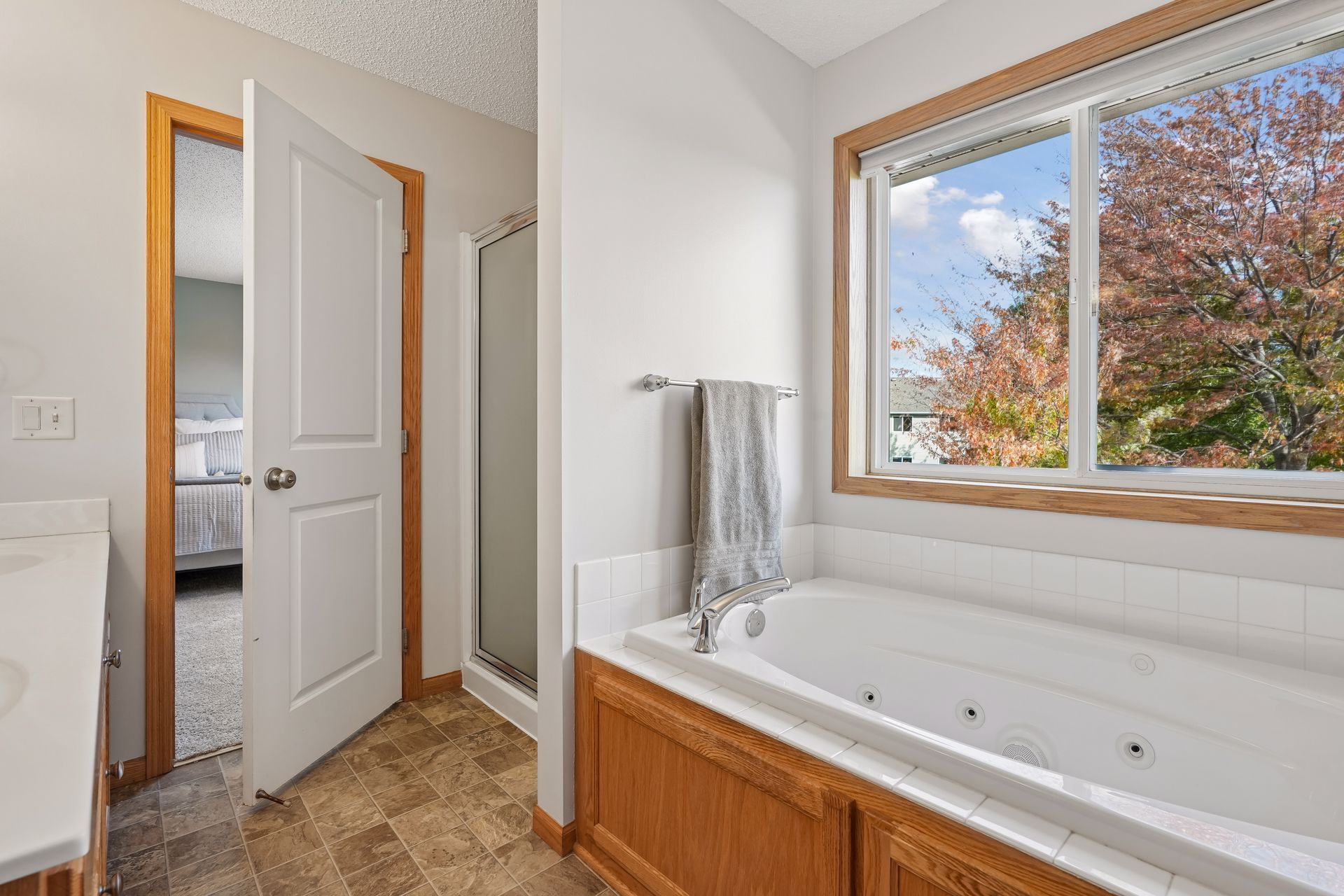  Beautifully Refreshed Home With Expansion Potential in Minnetrista - 物件實景