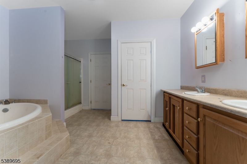 Lebanon Twp., New Jersey, 08826, United States, 3 Bedrooms Bedrooms, ,2 BathroomsBathrooms,Residential,For Sale,1960798