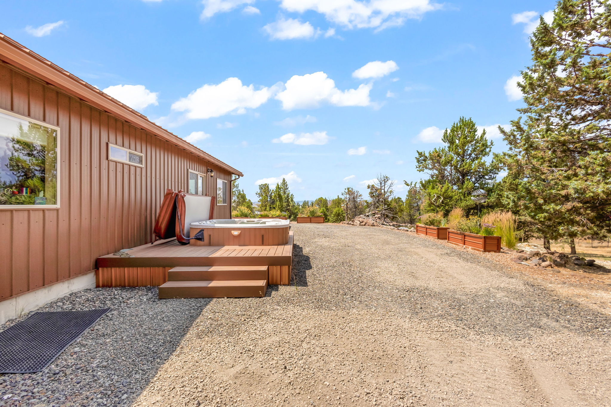 Prineville, Oregon, 97754, United States, 3 Bedrooms Bedrooms, ,4 BathroomsBathrooms,Residential,For Sale,1942116