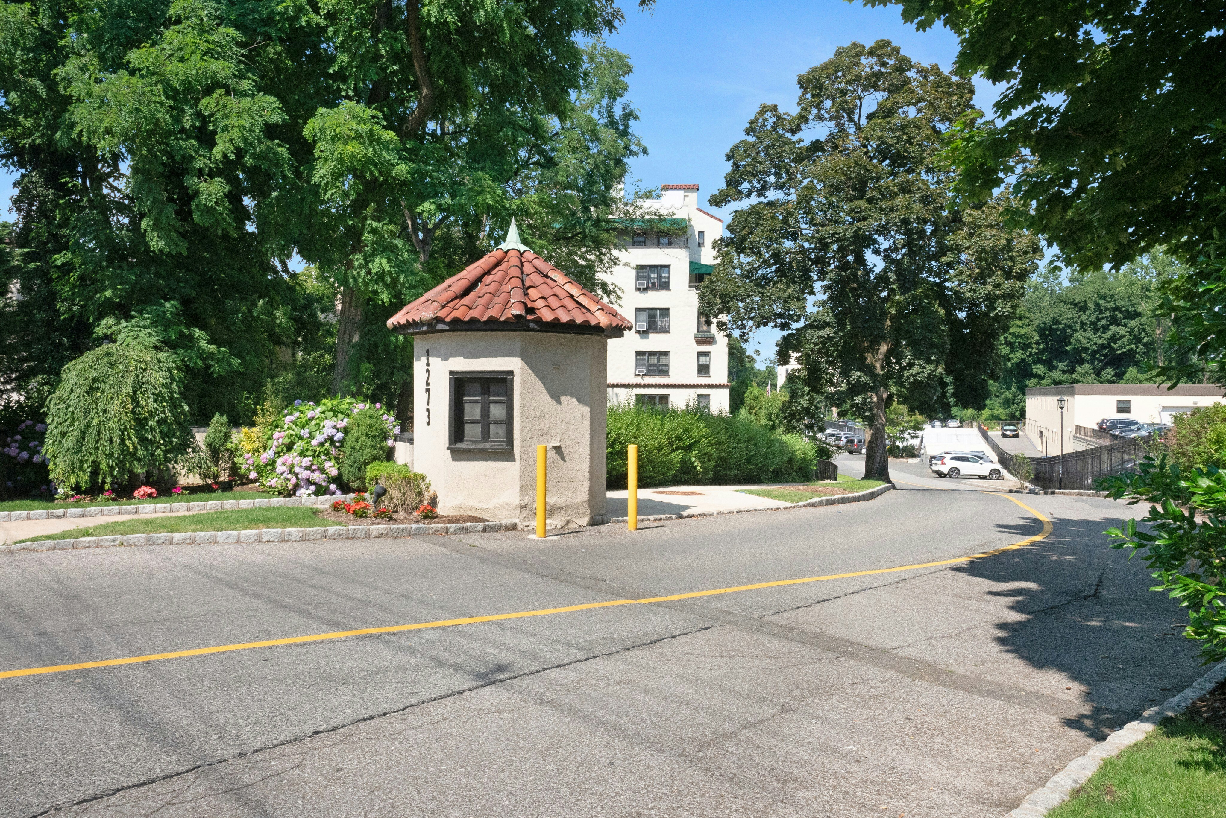  Tucked into a quiet section of the complex is this bright and inviting 1-BR - 物件實景