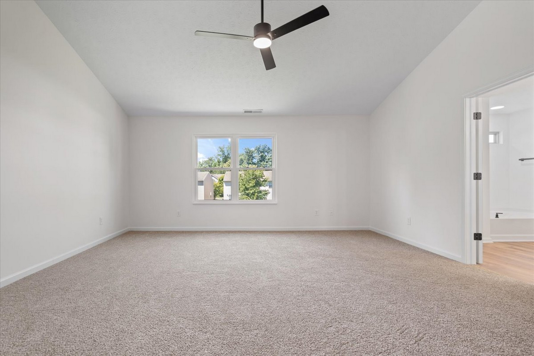  Completely Remodeled Four Bedroom Home on Oversized Lot - 物件實景