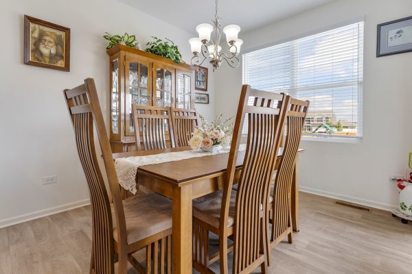 Huntley, Illinois, 60142, United States, 4 Bedrooms Bedrooms, ,2 BathroomsBathrooms,Residential,For Sale,1975565