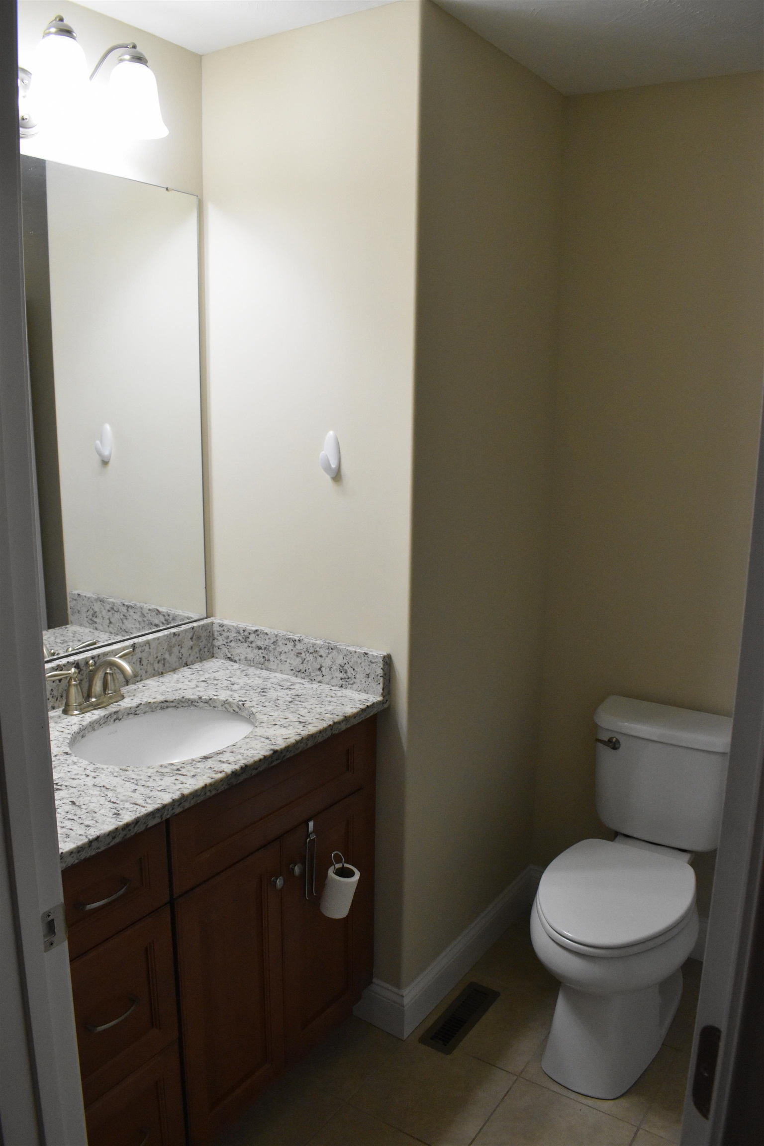 Brentwood, New Hampshire, 03833, United States, 2 Bedrooms Bedrooms, ,2 BathroomsBathrooms,Residential,For Sale,1905926