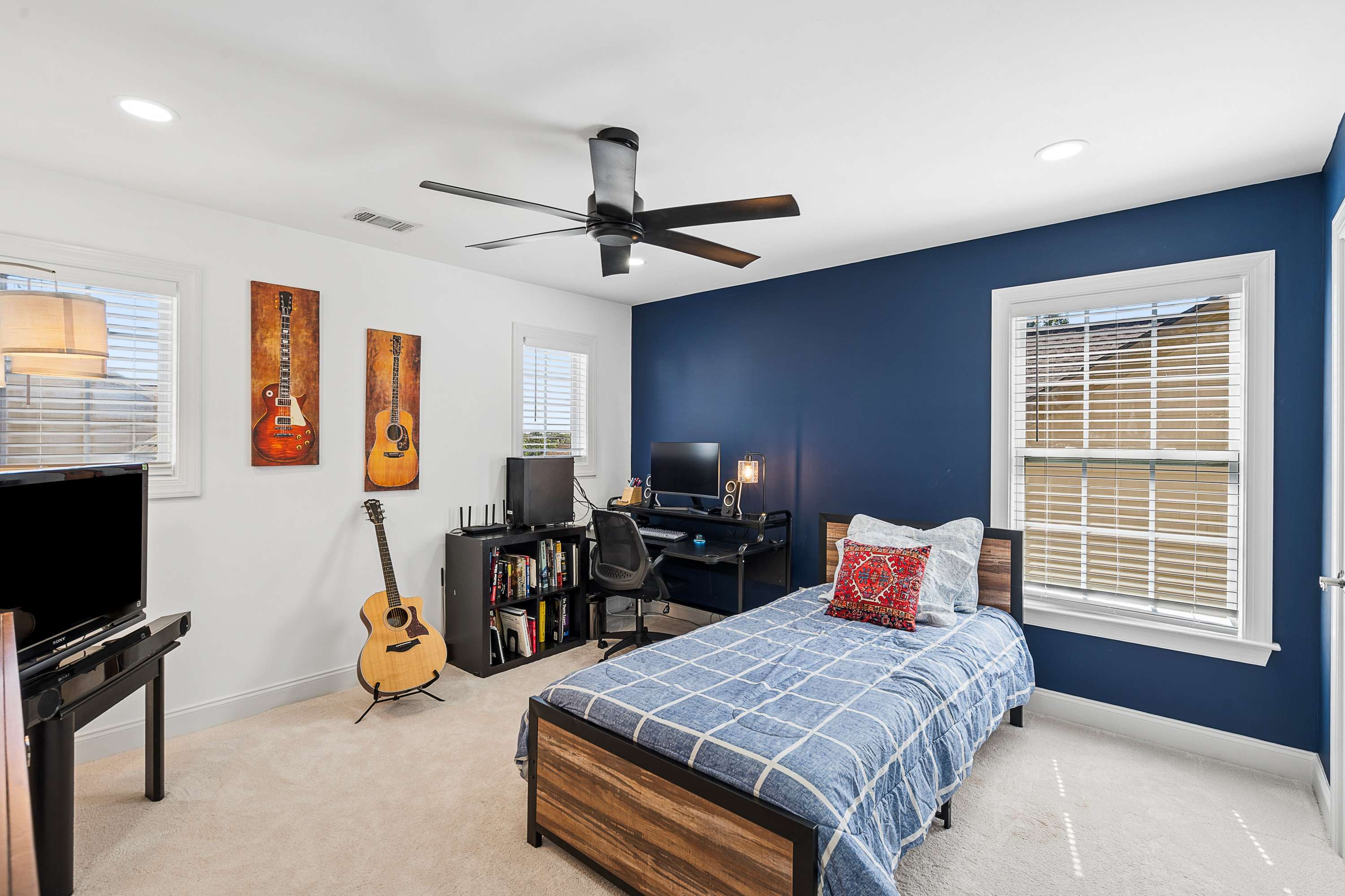  Beautifully Updated Home in Sought-After Swim and Tennis Neighborhood - 物件實景