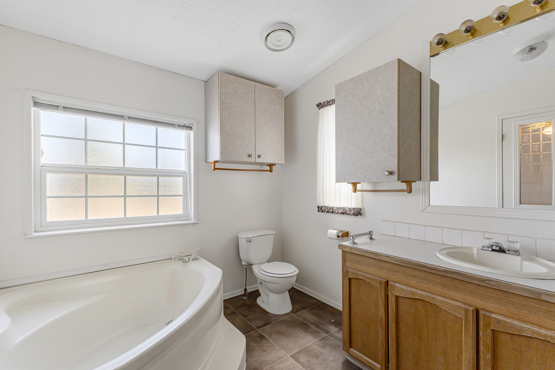 Prineville, Oregon, 97754, United States, 3 Bedrooms Bedrooms, ,2 BathroomsBathrooms,Residential,For Sale,1885821