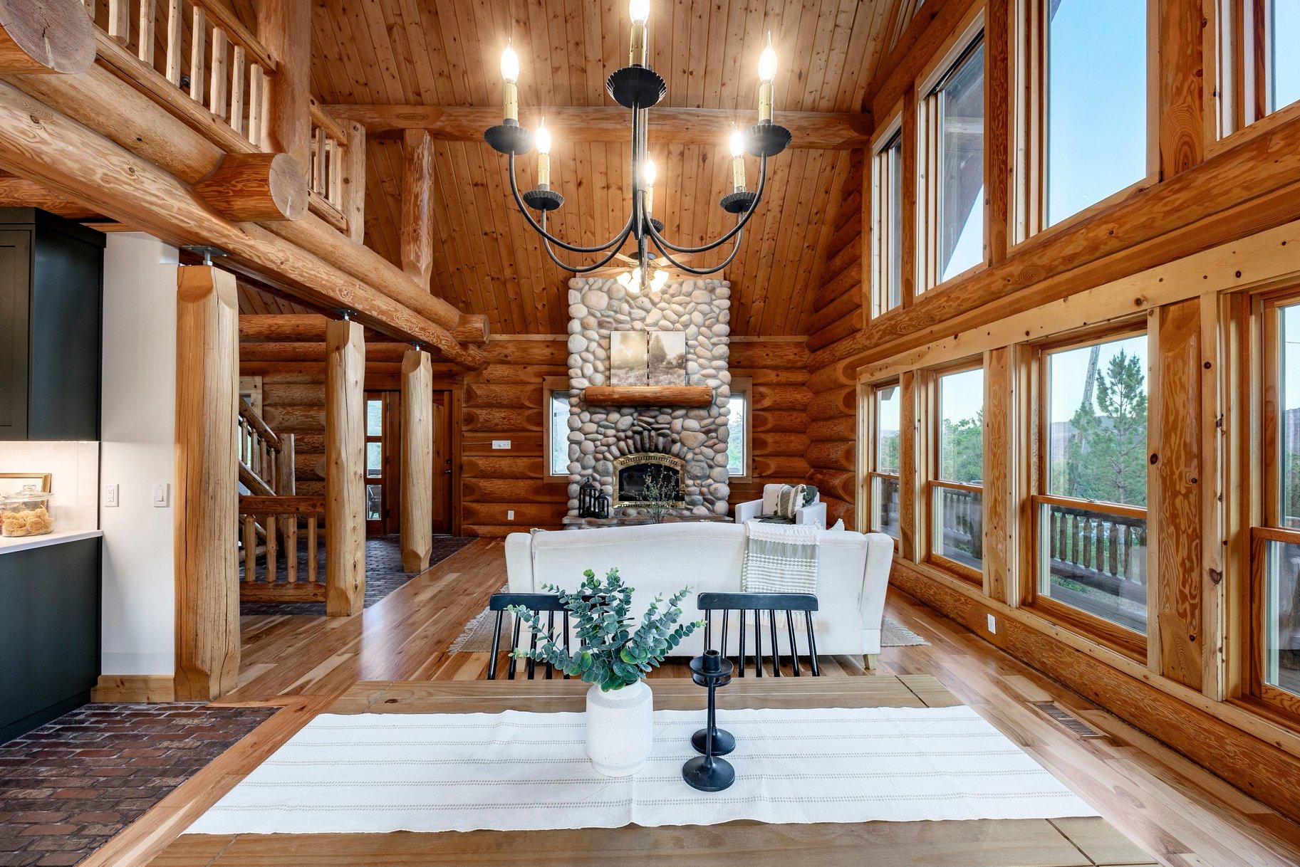  Refined Mountain Home on 1.27 Acres Near Snowbasin - 物件實景