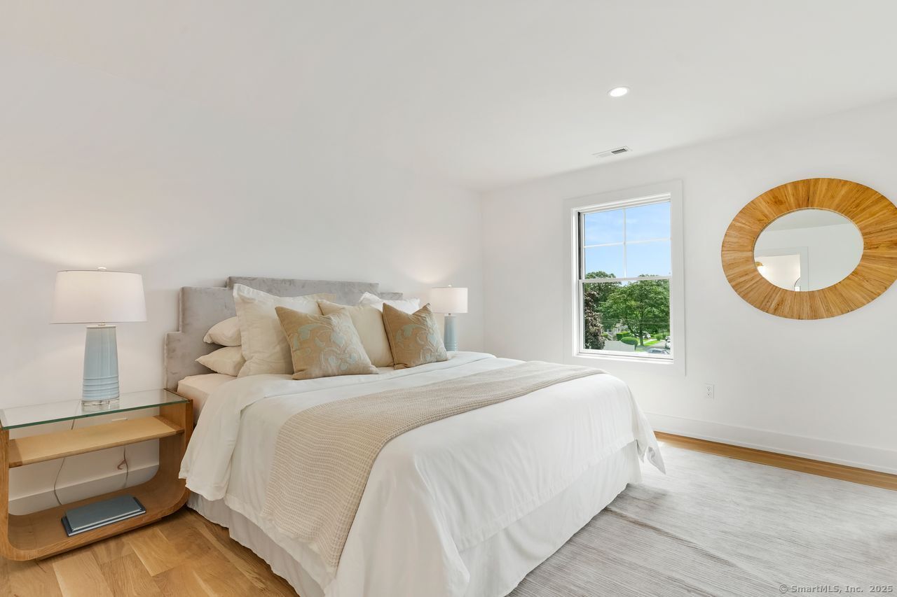 Fairfield, Connecticut, 06824, United States, 4 Bedrooms Bedrooms, ,6 BathroomsBathrooms,Residential,For Sale,1994356