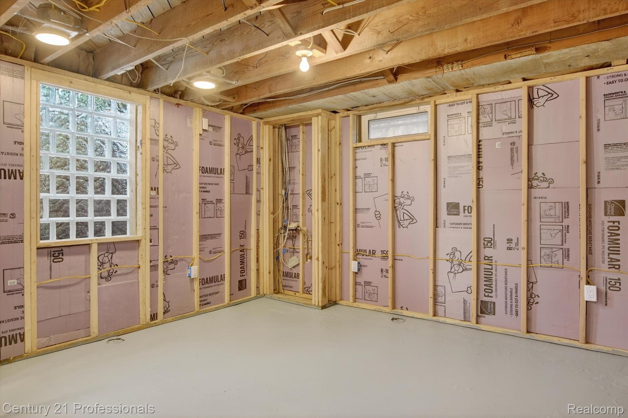 AnnArbor, Michigan, 48103, United States, 3 Bedrooms Bedrooms, ,2 BathroomsBathrooms,Residential,For Sale,2038330
