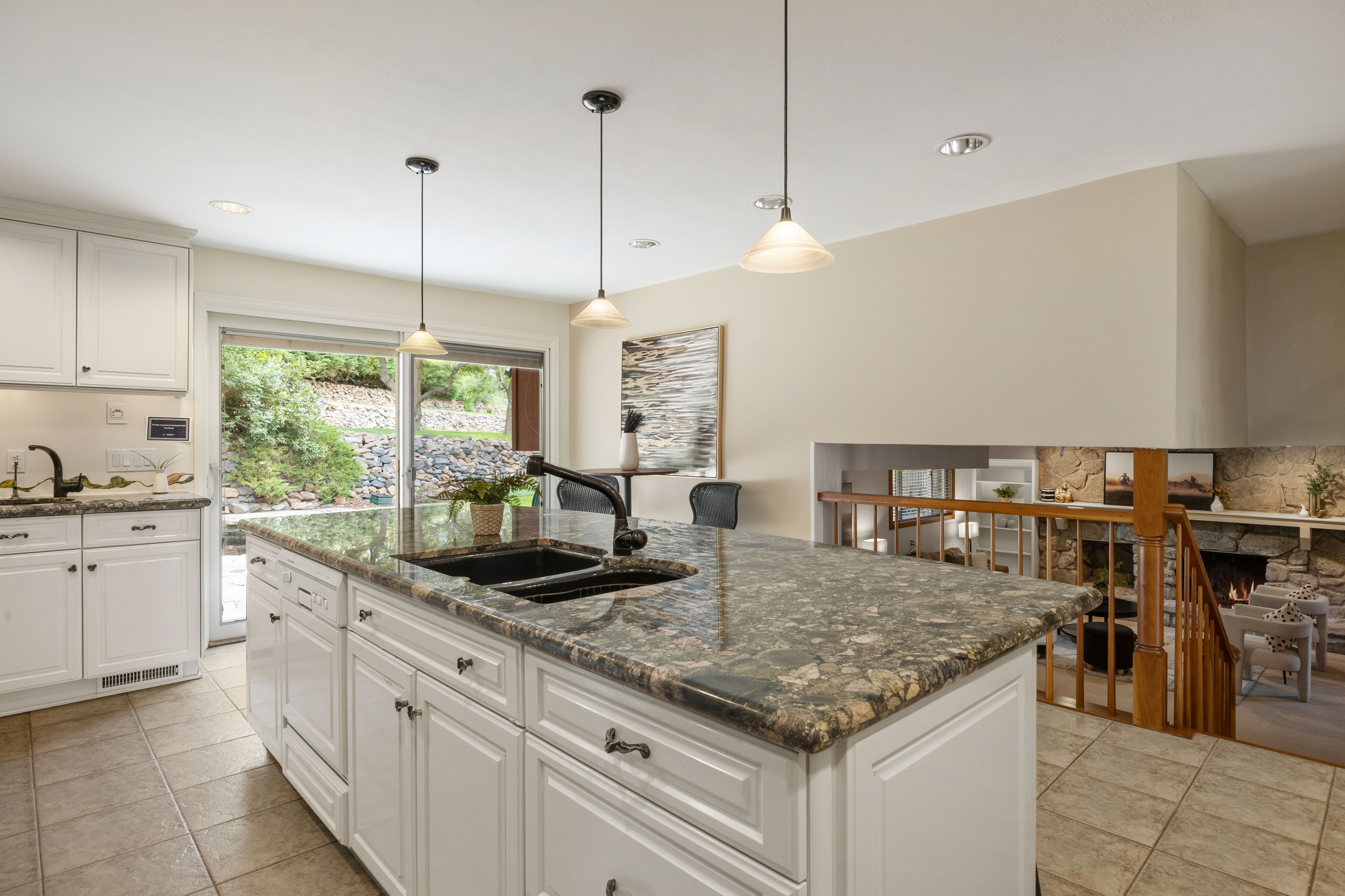  Beautifully Updated Home On Cul-De-Sac In Desirable Heritage Place Neighborhood - 物件實景