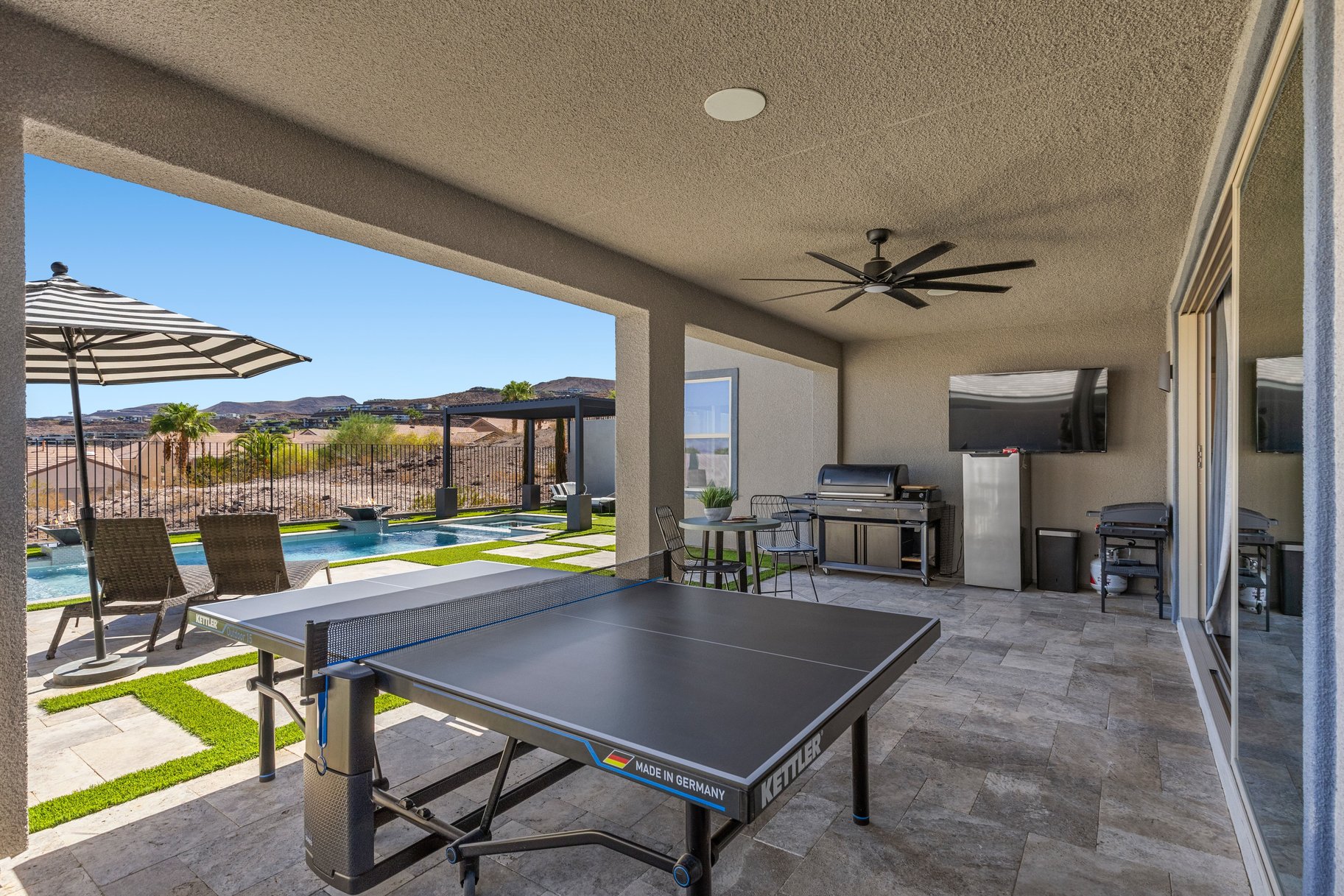  Mountainside Henderson Retreat with Strip Views & Resort-Style Backyard - 物件實景