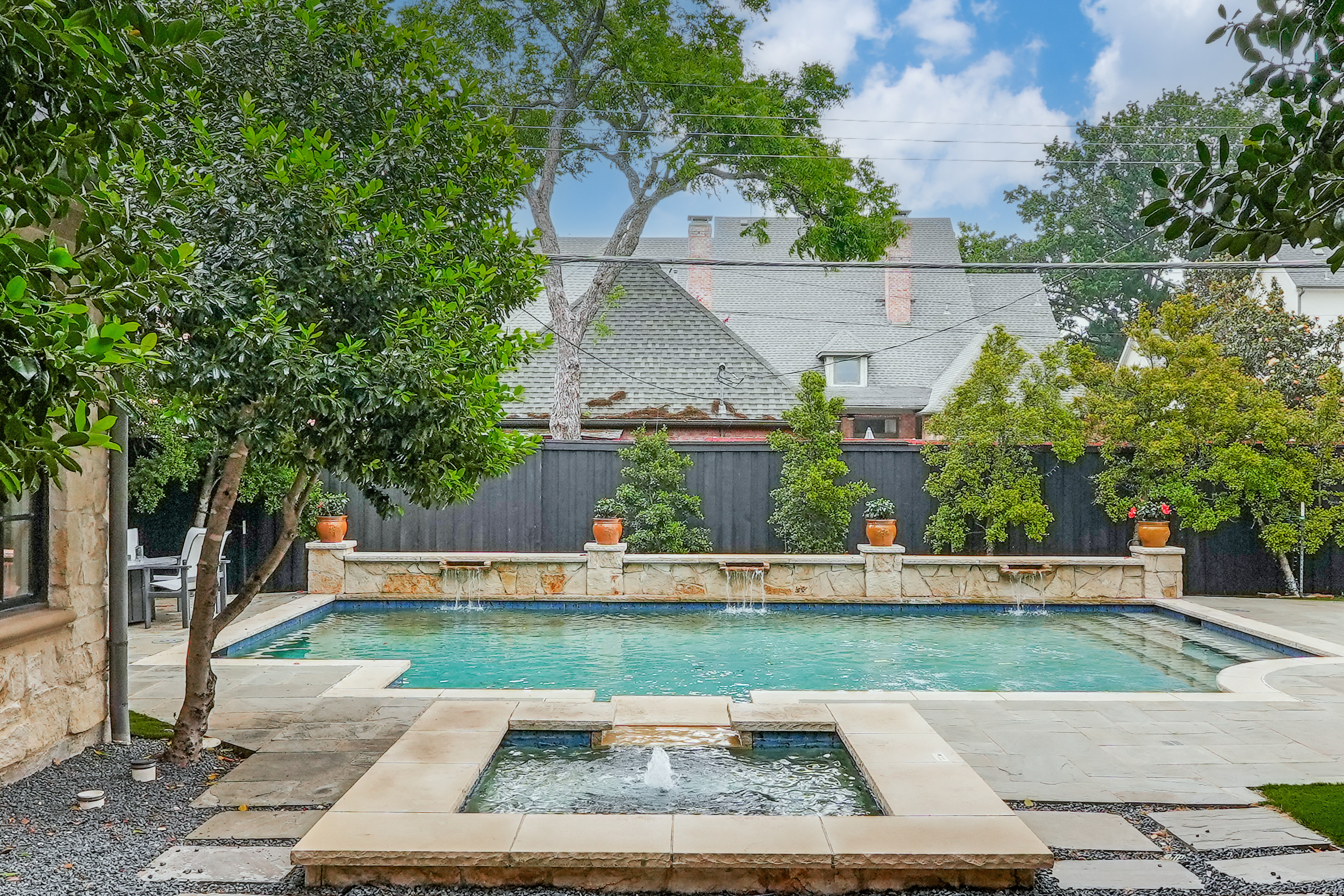  Grand, Light-Filled Retreat Designed for Entertaining in Preston Hollow - 物件實景