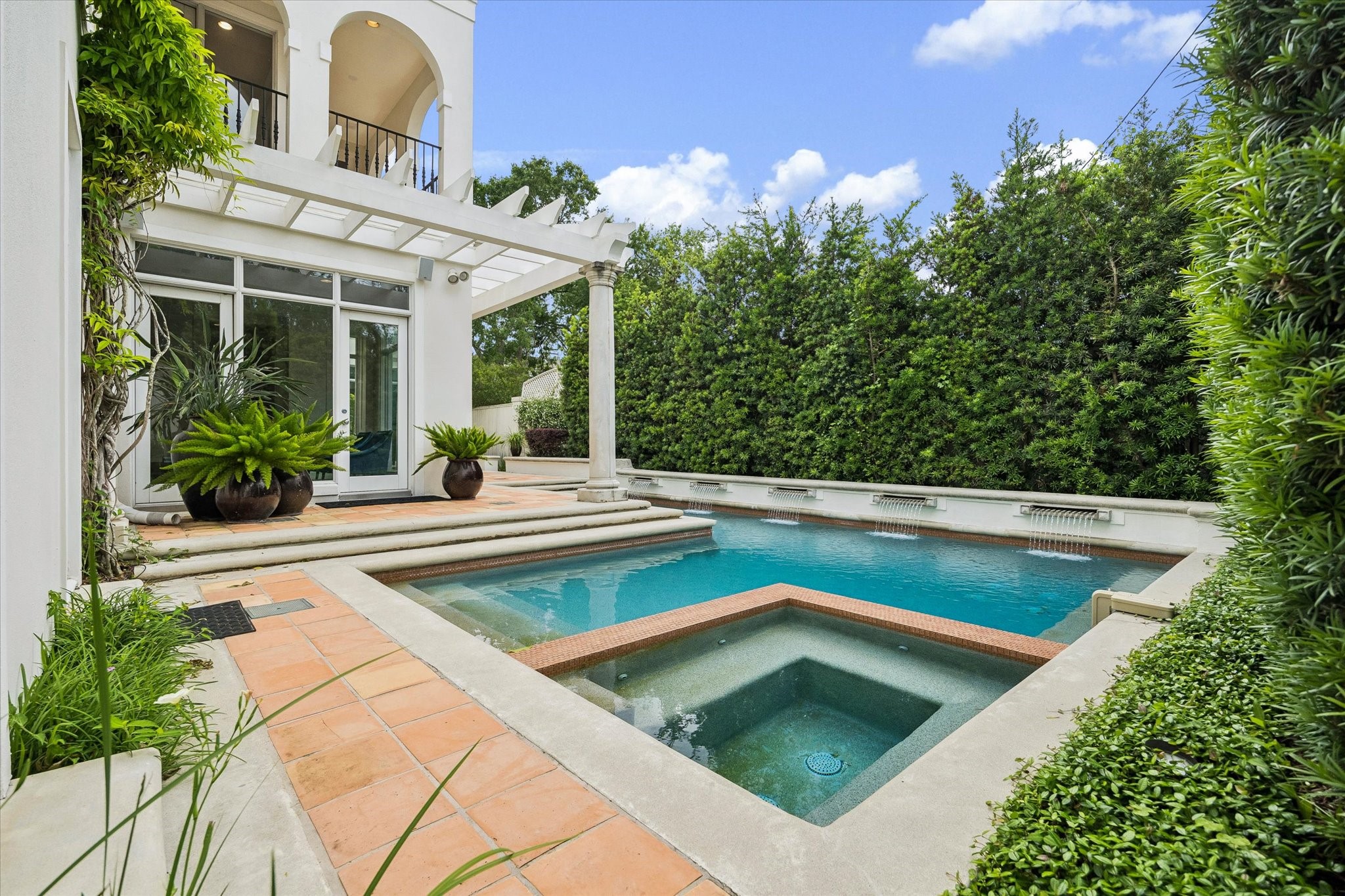  2102 Mcclendon Street - 物件實景