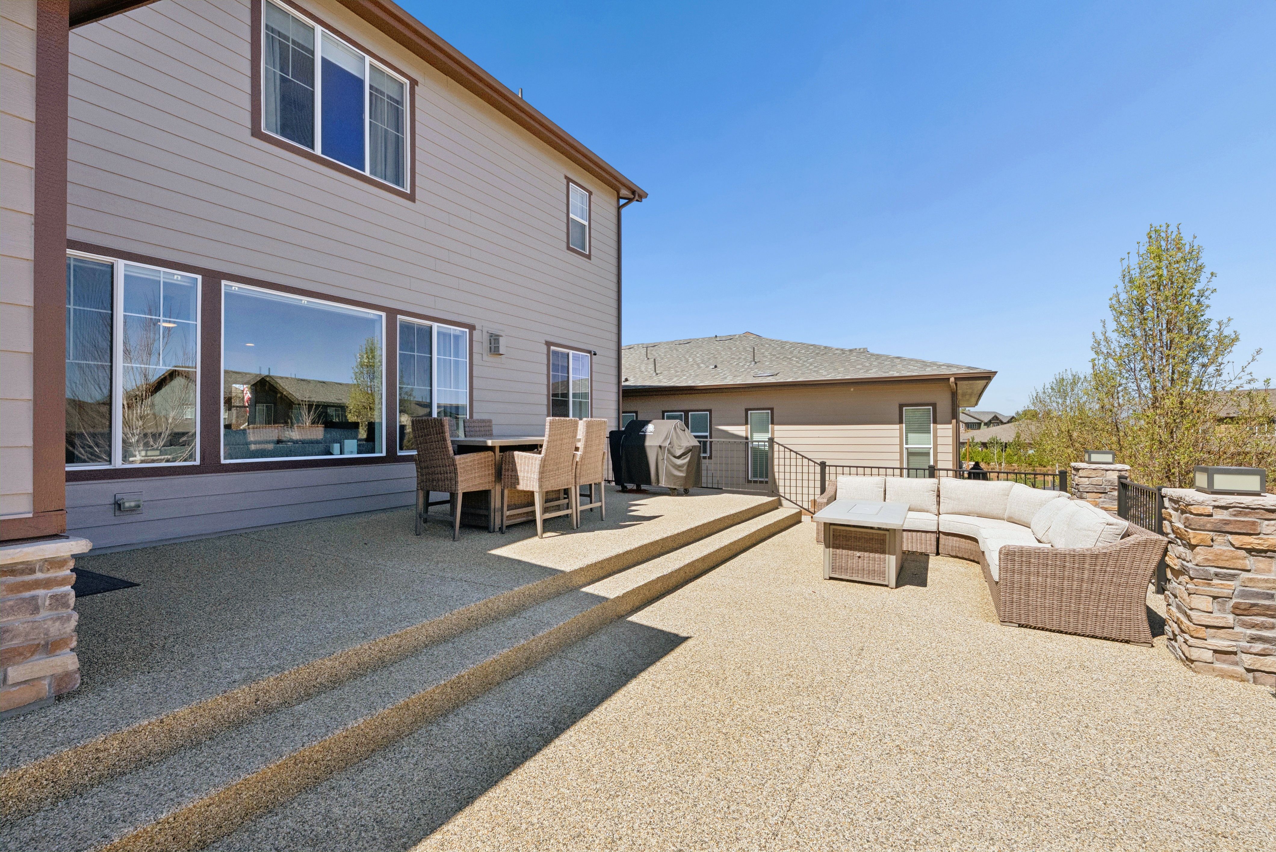  Newer construction, thoughtful design, and beautifully scaled spaces - 物件實景