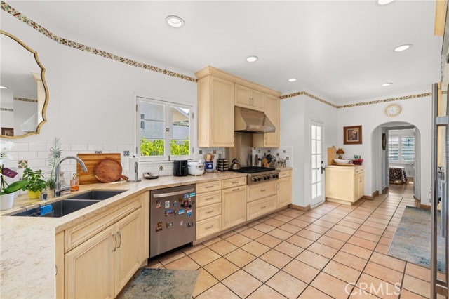 Los Angeles, California, 90064, United States, 6 Bedrooms Bedrooms, ,3 BathroomsBathrooms,Residential,For Sale,1878495