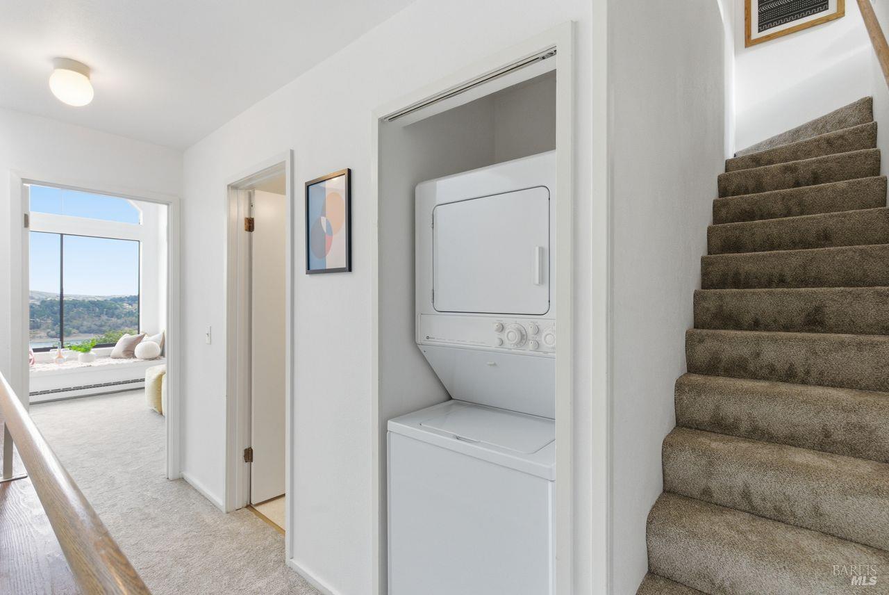 Sausalito, California, 94965, United States, 3 Bedrooms Bedrooms, ,3 BathroomsBathrooms,Residential,For Sale,1990897