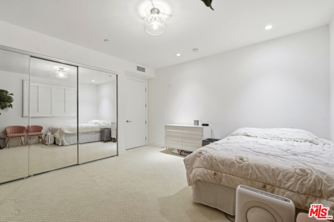 Los Angeles, California, 90010, United States, 3 Bedrooms Bedrooms, ,3 BathroomsBathrooms,Residential,For Sale,1997463