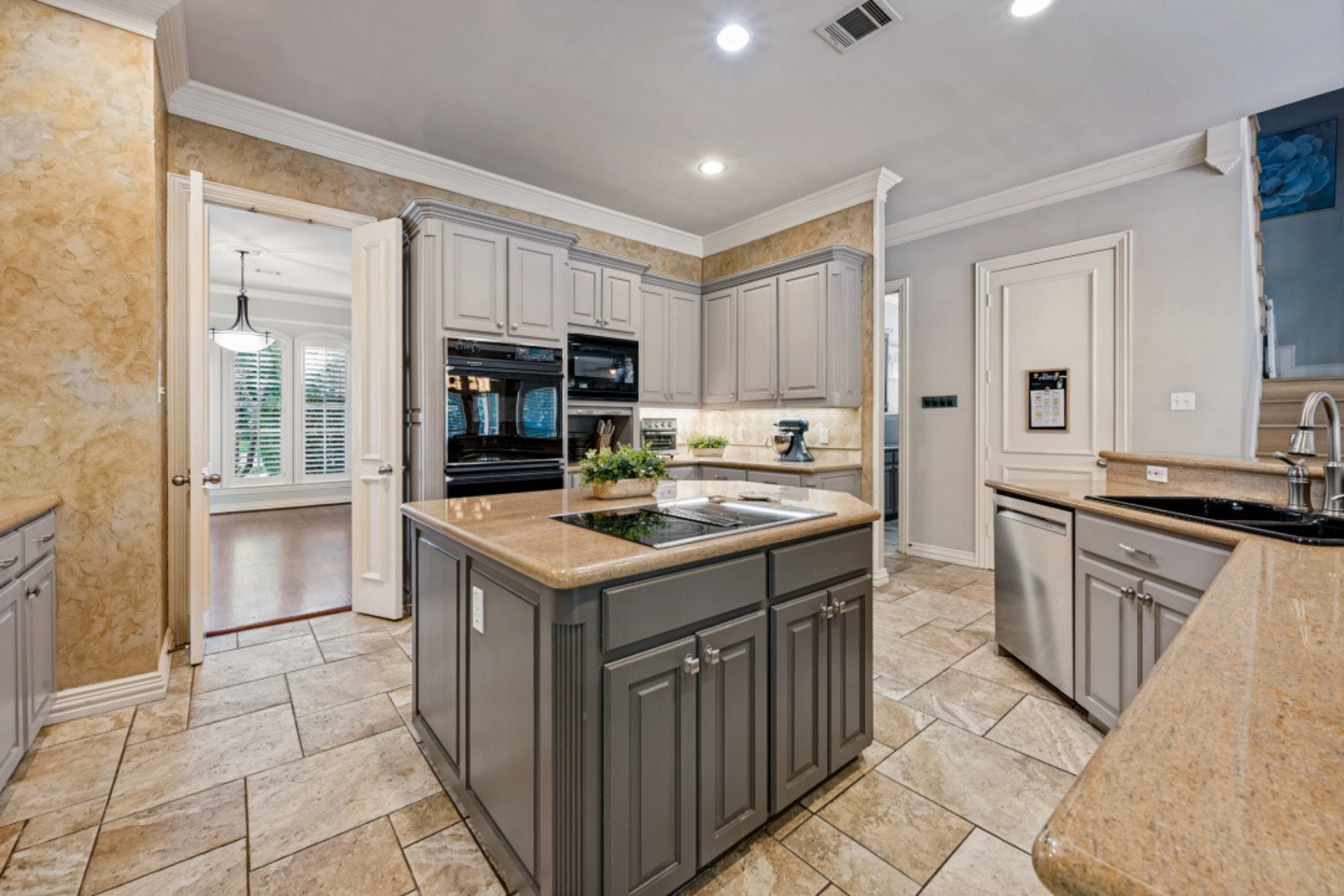  Beautiful Estate Home Located in Lakes of Somerset in Colleyville - 物件實景