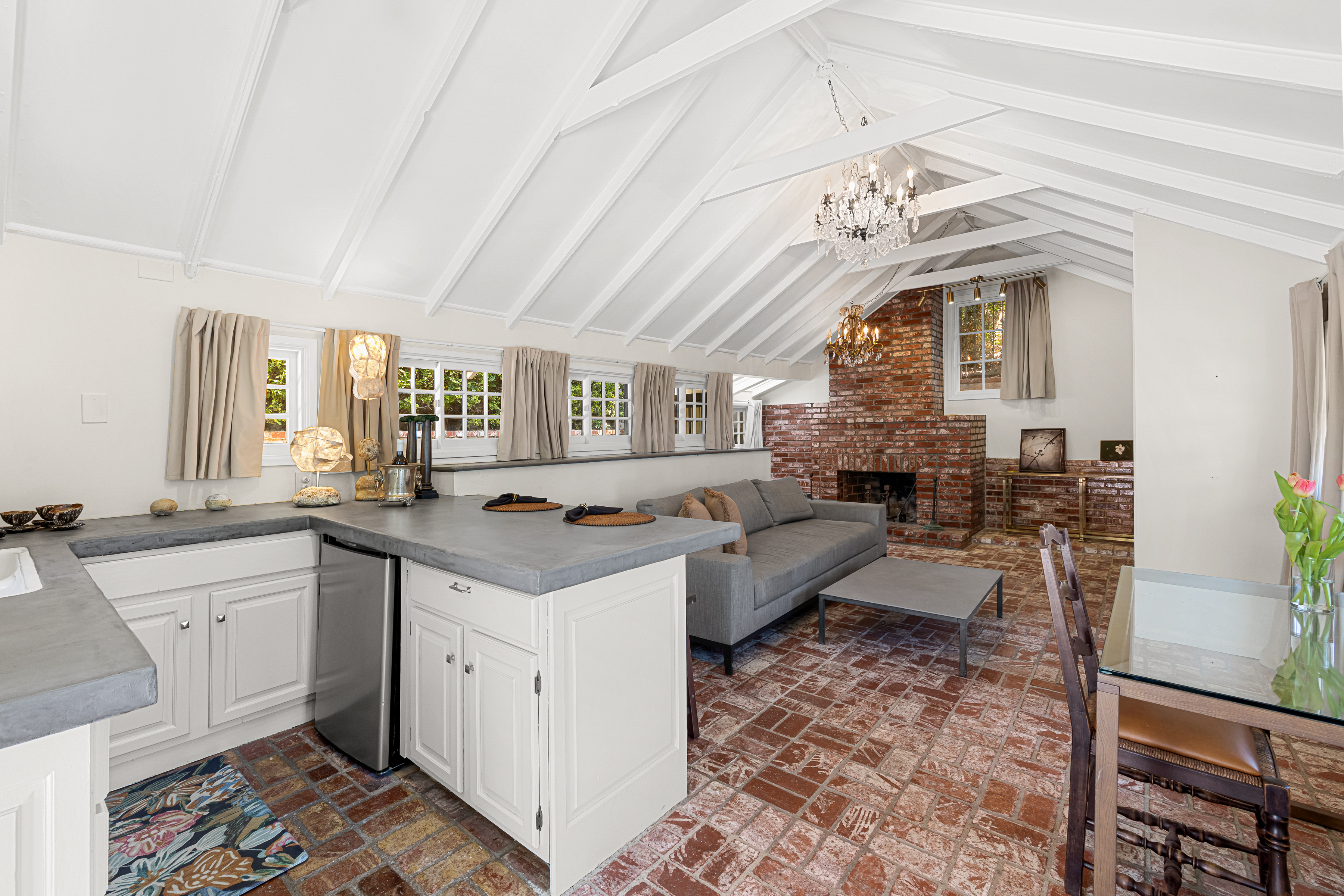  4650 Encino Avenue - 物件實景