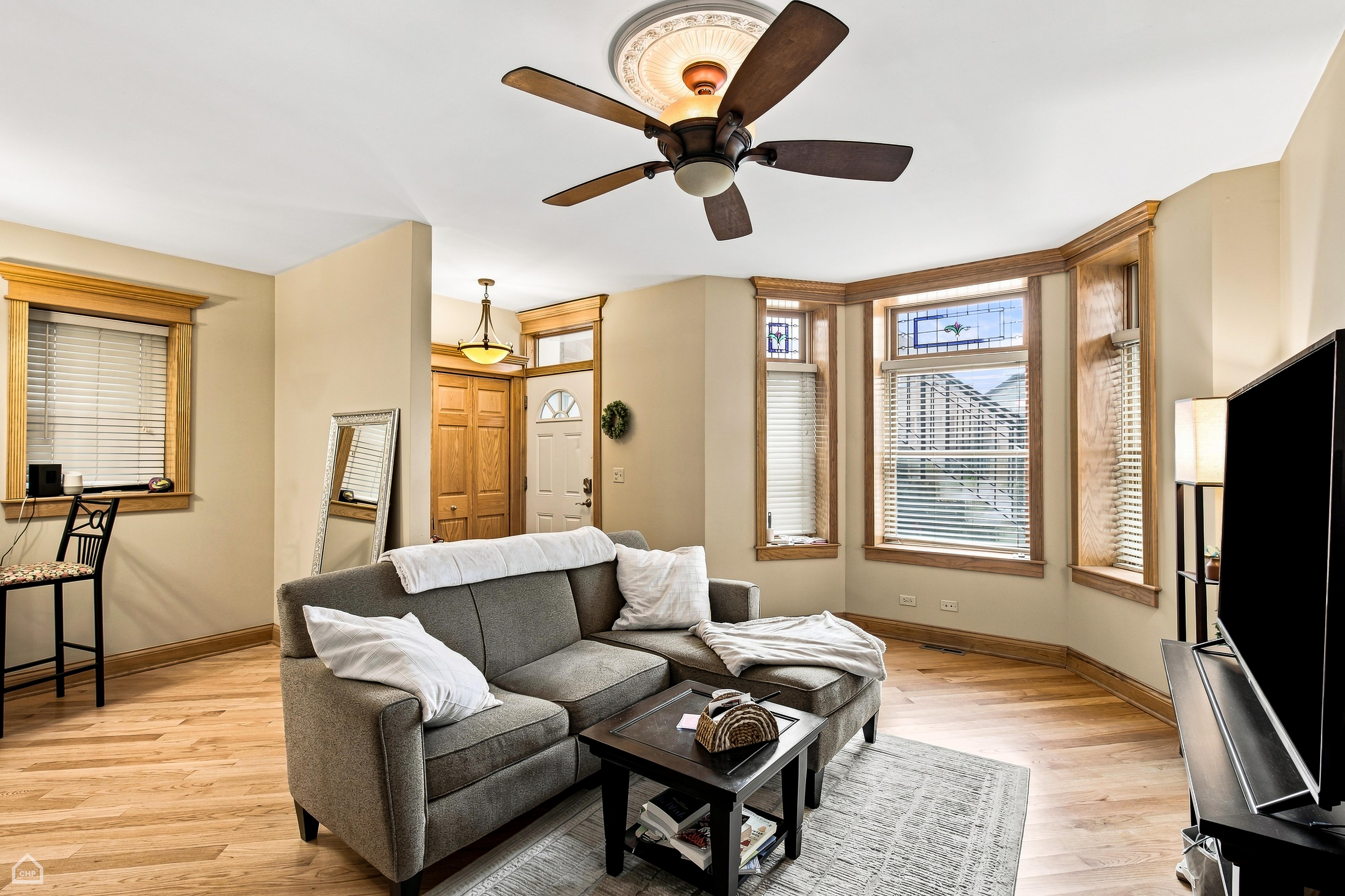  Excellent Opportunity to Own a Classic Chicago Brick Three-Flat - 物件實景