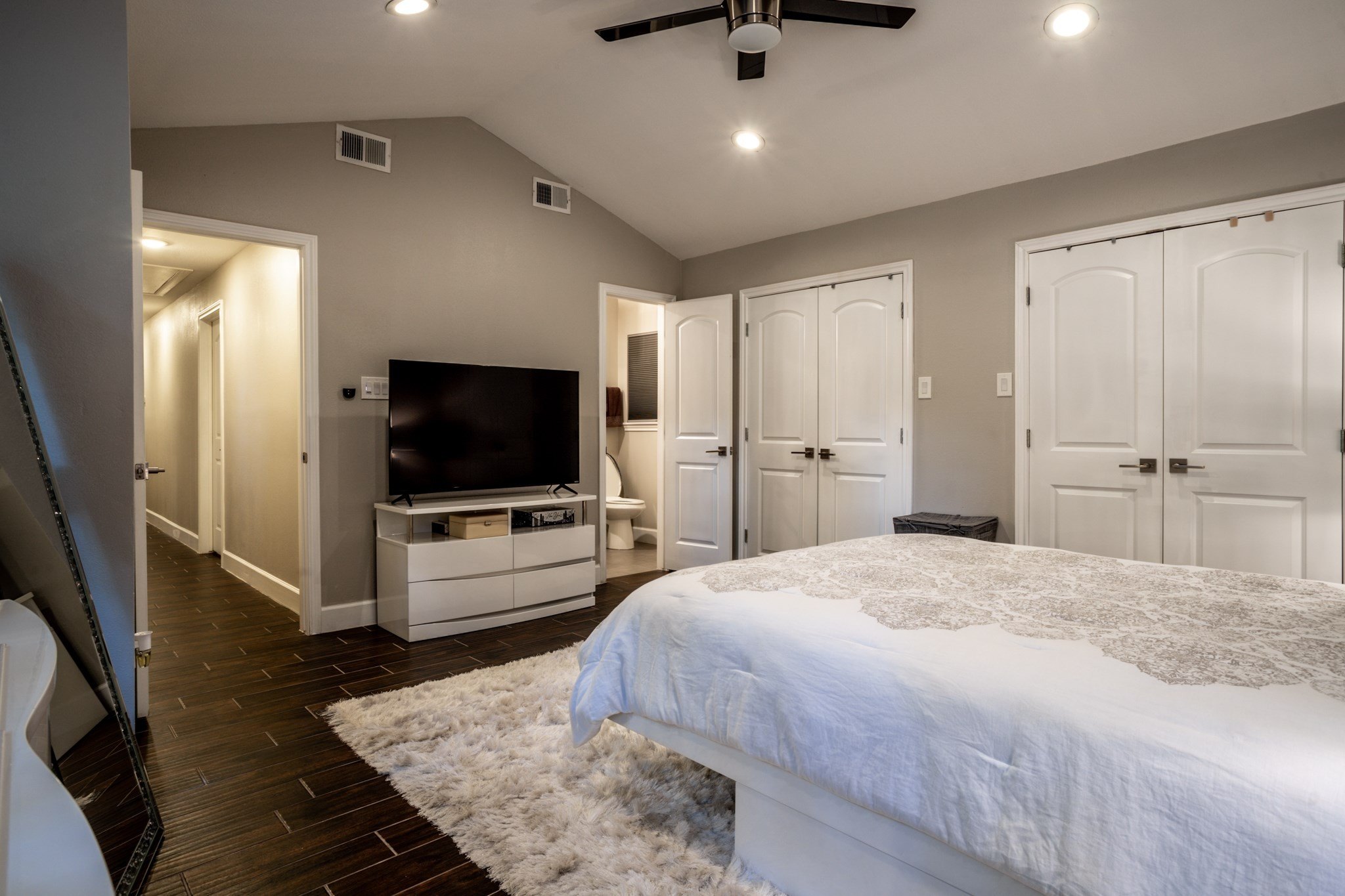 Houston, Texas, 77024, United States, 3 Bedrooms Bedrooms, ,2 BathroomsBathrooms,Residential,For Sale,2048860