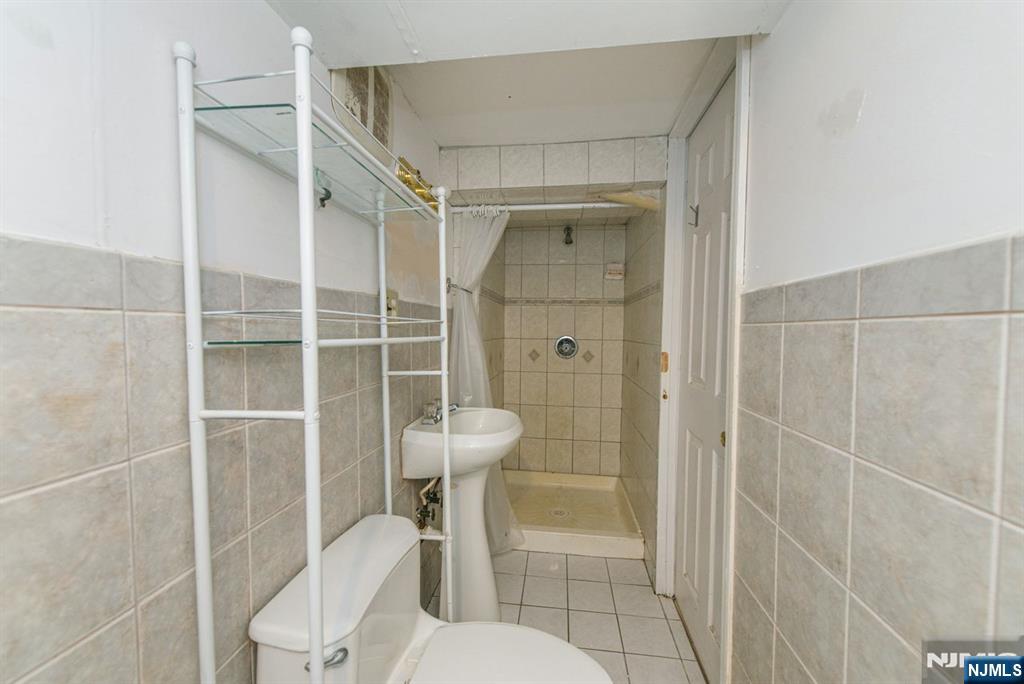 Pompton Lakes, New Jersey, 07442, United States, 3 Bedrooms Bedrooms, ,3 BathroomsBathrooms,Residential,For Sale,1875225