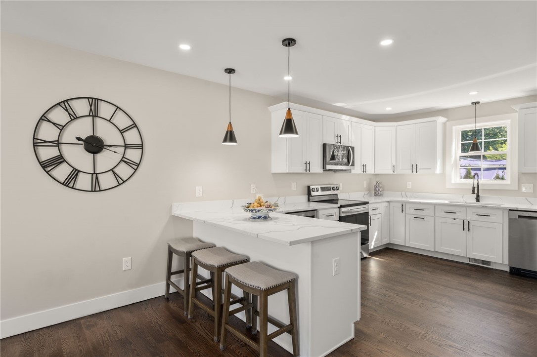 East Providence, Rhode Island, 02914, United States, 4 Bedrooms Bedrooms, ,3 BathroomsBathrooms,Residential,For Sale,1941827