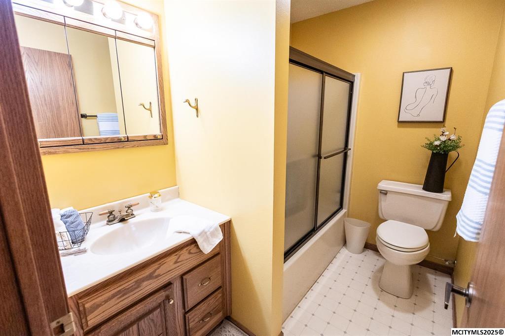 Clear Lake, Iowa, 50428, United States, 3 Bedrooms Bedrooms, ,2 BathroomsBathrooms,Residential,For Sale,1975184