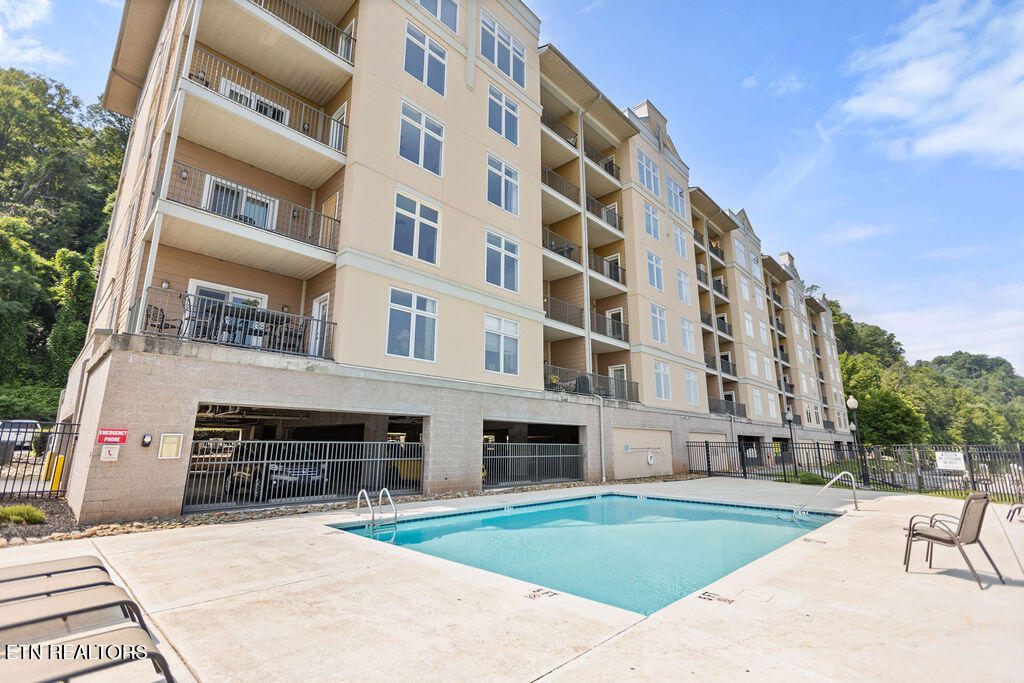 Knoxville, Tennessee, 37902, United States, 3 Bedrooms Bedrooms, ,2 BathroomsBathrooms,Residential,For Sale,1870599