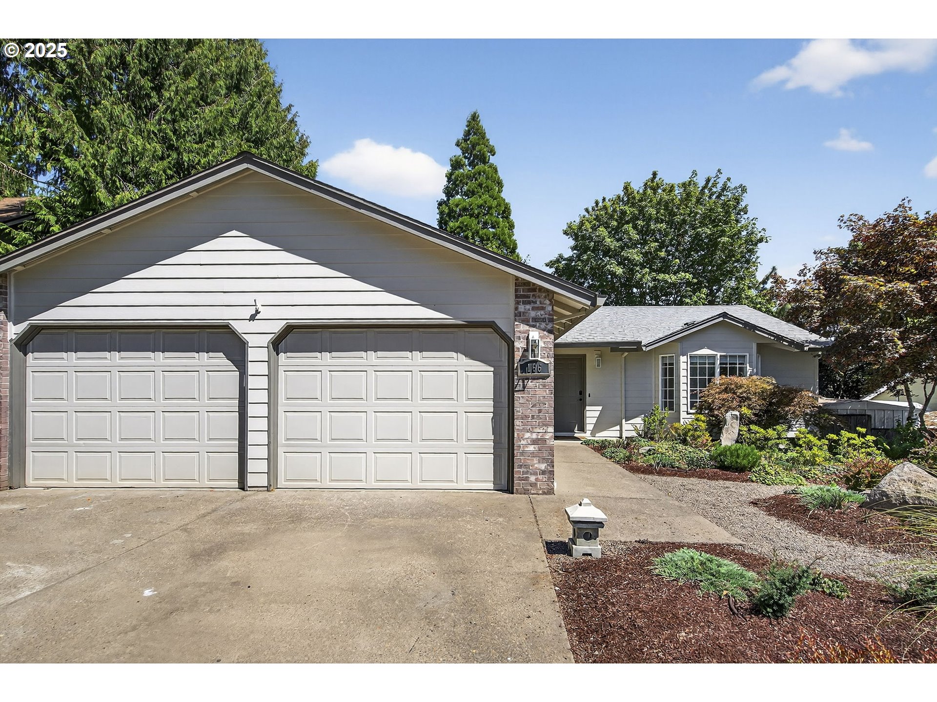 Dundee, Oregon, 97115, United States, 3 Bedrooms Bedrooms, ,2 BathroomsBathrooms,Residential,For Sale,1903917