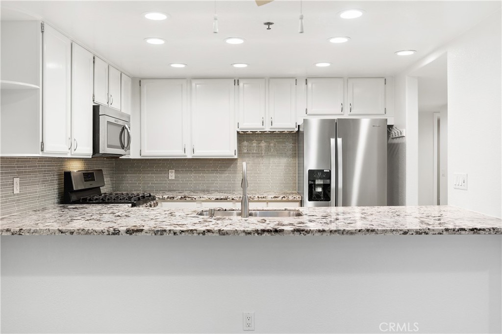 San Clemente, California, 92672, United States, 2 Bedrooms Bedrooms, ,3 BathroomsBathrooms,Residential,For Sale,1989369