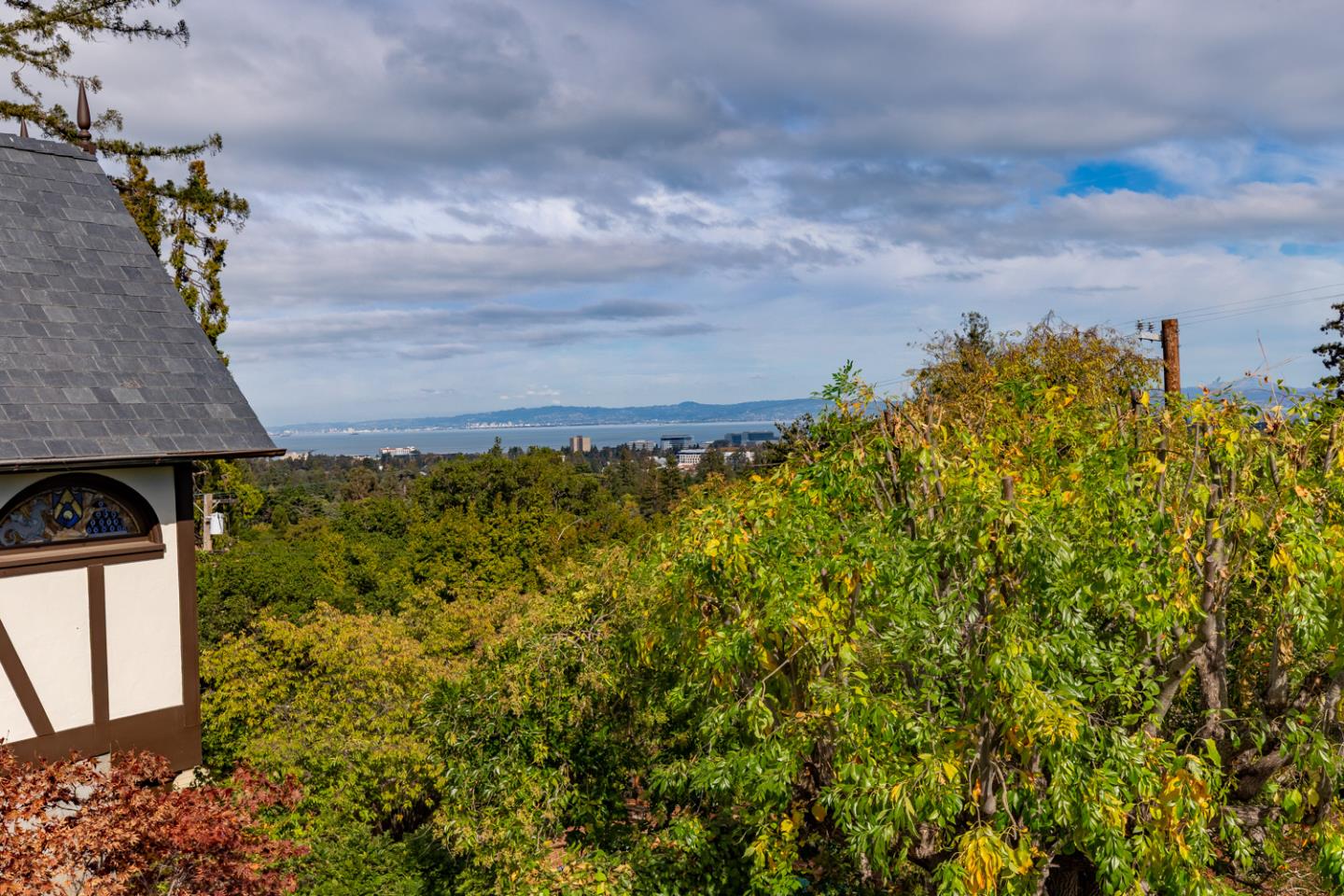 Hillsborough, California, 94010, United States, 3 Bedrooms Bedrooms, ,4 BathroomsBathrooms,Residential,For Sale,1989109