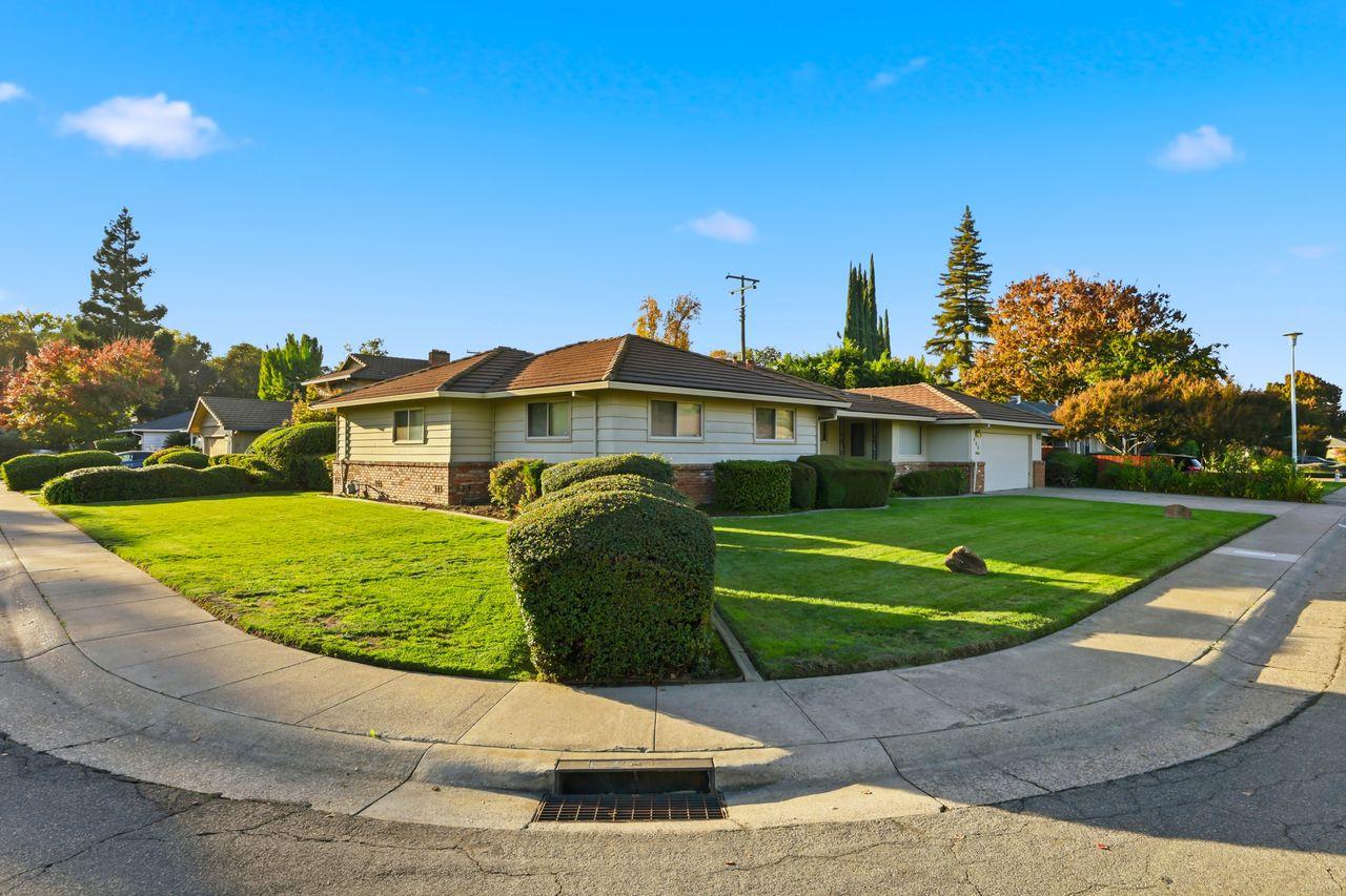 Sacramento, California, 95822, United States, 3 Bedrooms Bedrooms, ,2 BathroomsBathrooms,Residential,For Sale,1989013