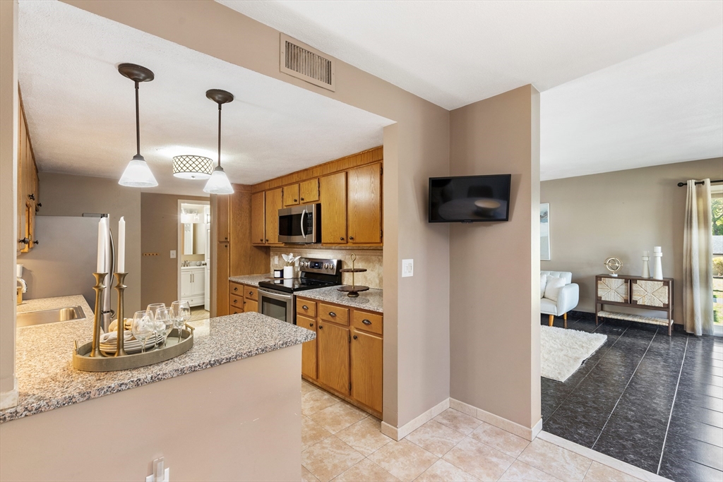 Lynnfield, Massachusetts, 01940, United States, 2 Bedrooms Bedrooms, ,3 BathroomsBathrooms,Residential,For Sale,1979659