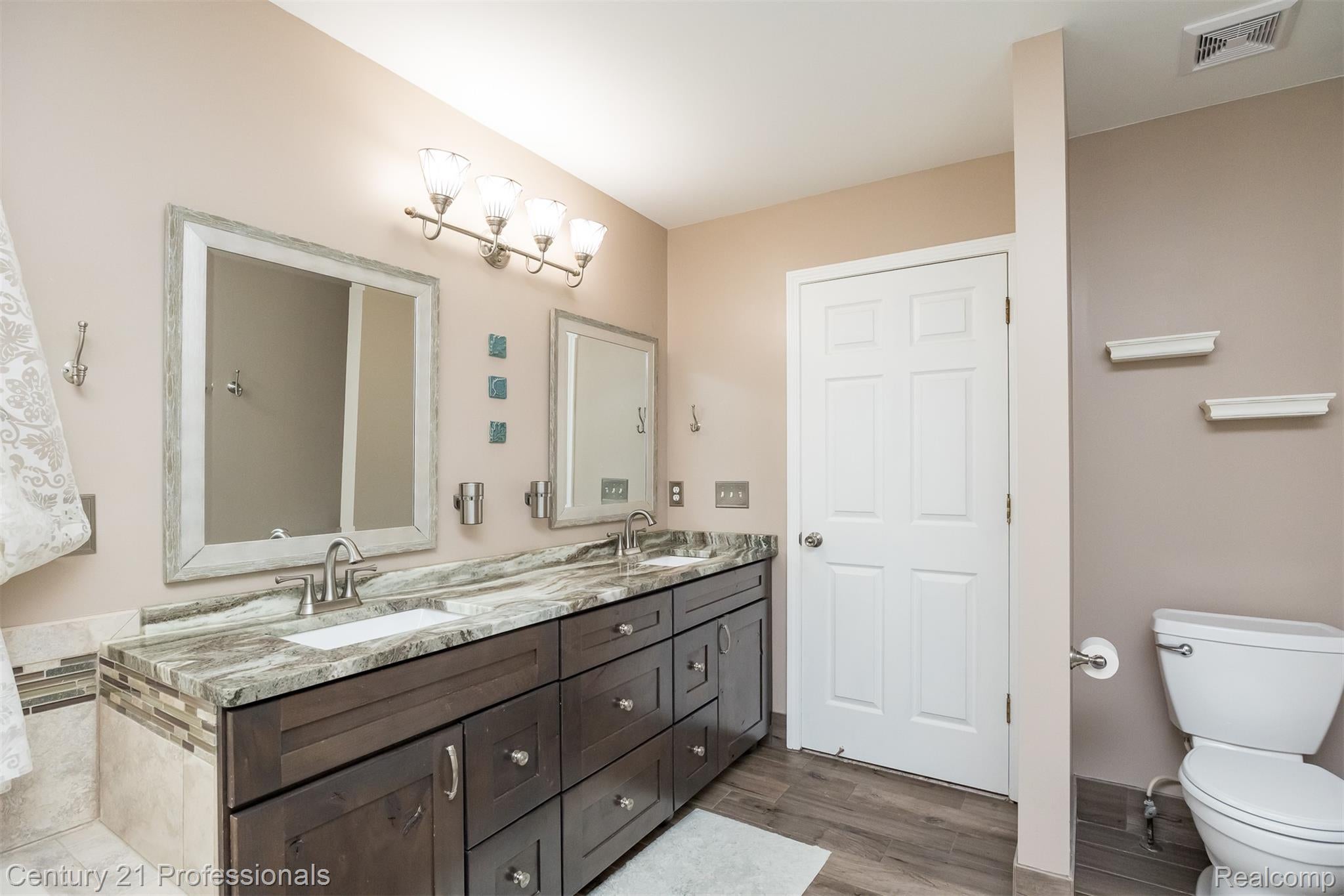 Macomb, Michigan, 48044, United States, 4 Bedrooms Bedrooms, ,3 BathroomsBathrooms,Residential,For Sale,1997727