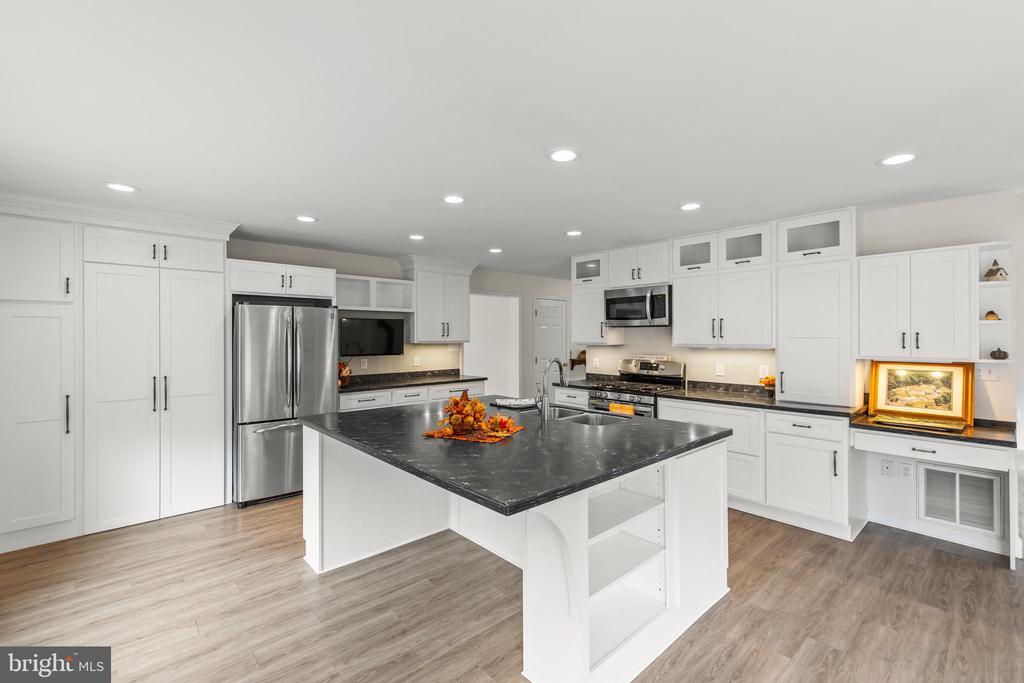 Strasburg, Virginia, 22657, United States, 2 Bedrooms Bedrooms, ,2 BathroomsBathrooms,Residential,For Sale,1996820