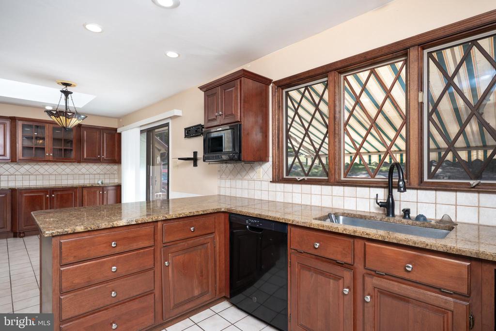 Reading, Pennsylvania, 19607, United States, 4 Bedrooms Bedrooms, ,4 BathroomsBathrooms,Residential,For Sale,1951295