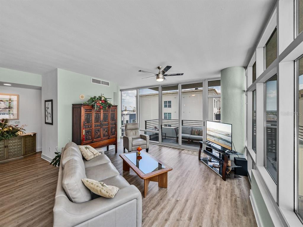 Tampa, Florida, 33602, United States, 1 Bedroom Bedrooms, ,2 BathroomsBathrooms,Residential,For Sale,1807675